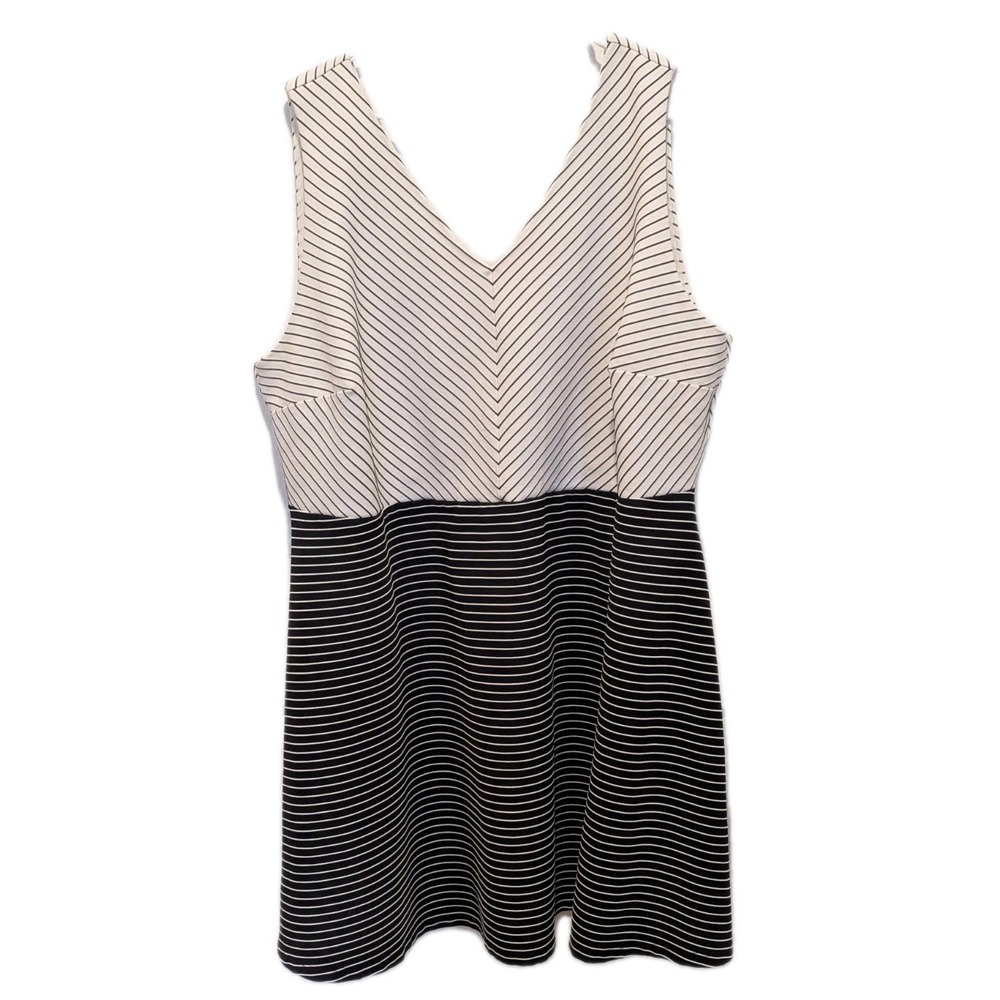 Minimalist Coastal Chic Black White Stripe LOFT Plus Size 24 Fit Flare Dress